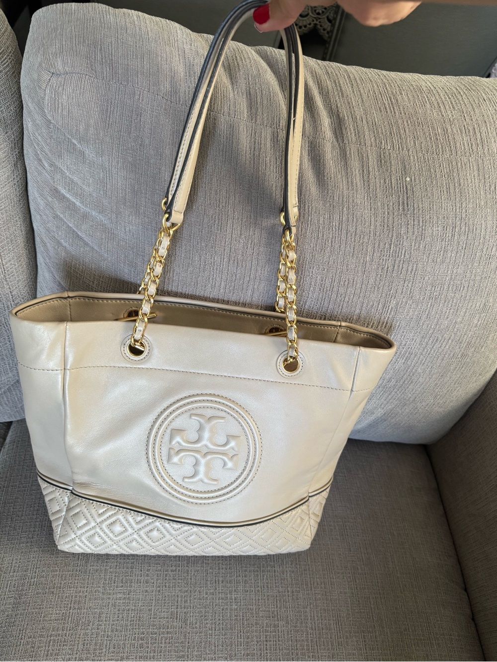 Tory Burch Fleming Light Taupe Quilted Leather Tote w/ Gold Chain Straps. EUC.